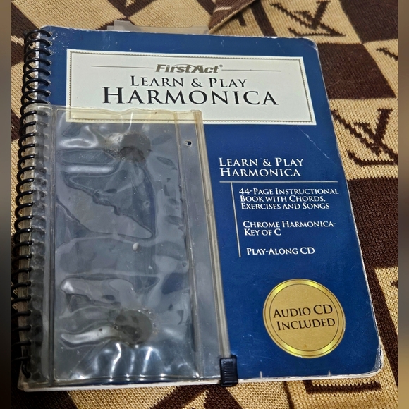 ⚠️Free Bundle Item- First Act Learn & Play Harmonica Book And CD - Picture 1 of 4